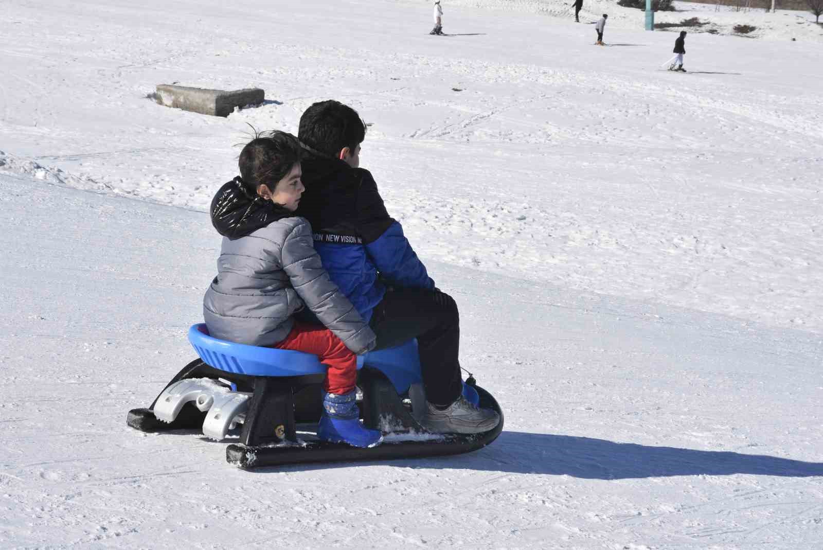 Bitlis’teki kayak merkezinde yarıyıl yoğunluğu