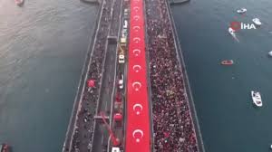 Binlerce kişi Gazze için Galata Köprüsü’ne akın etti