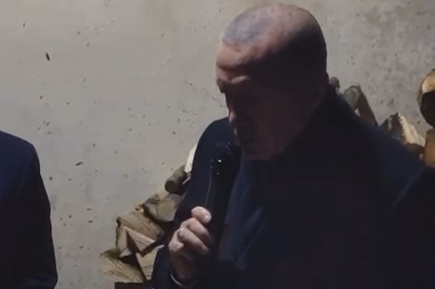 Cumhurbaşkanı Erdoğan komşusunun taziyesinde Kur’an-ı Kerim okudu