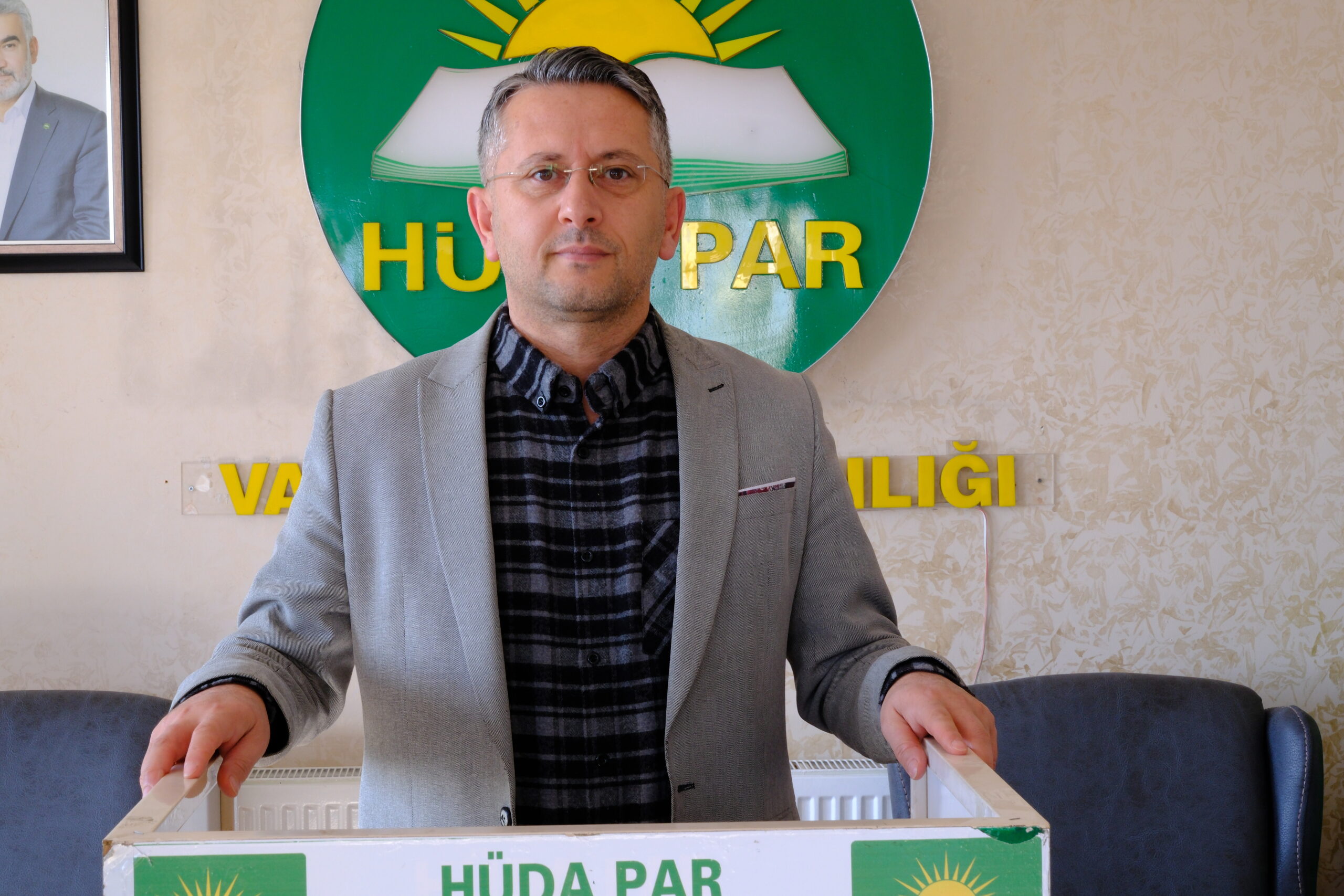 HÜDA PAR Van İl Başkanı Rasim Sayğın trafik sorununa dikkat çekti