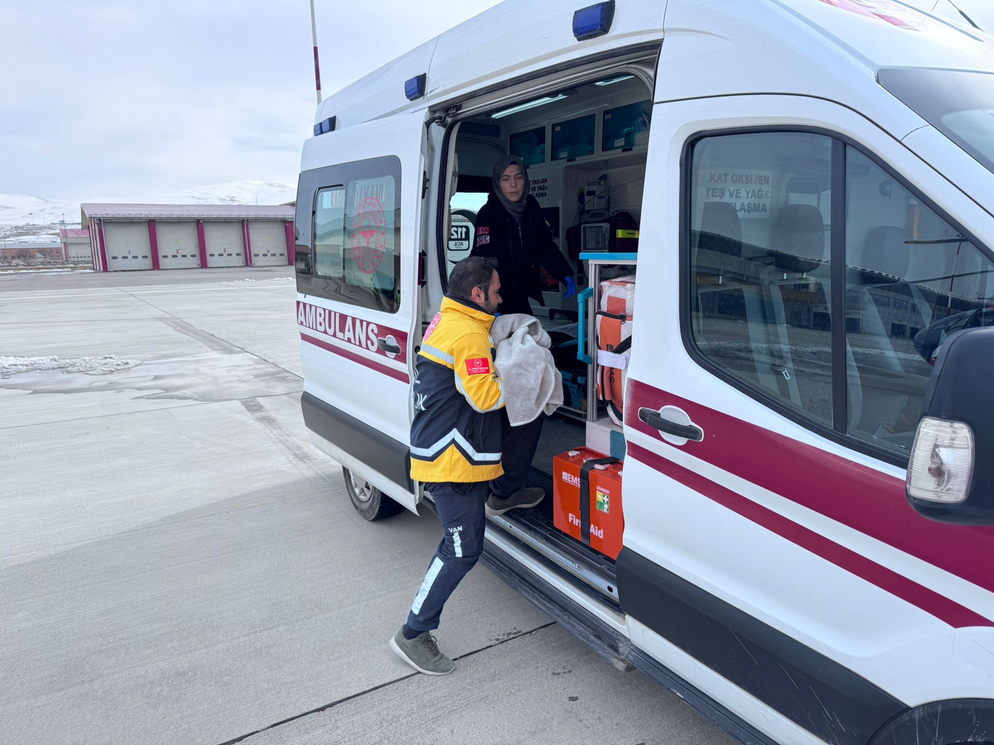 Melisa bebek Hakkari’den Van’a helikopterle getirildi