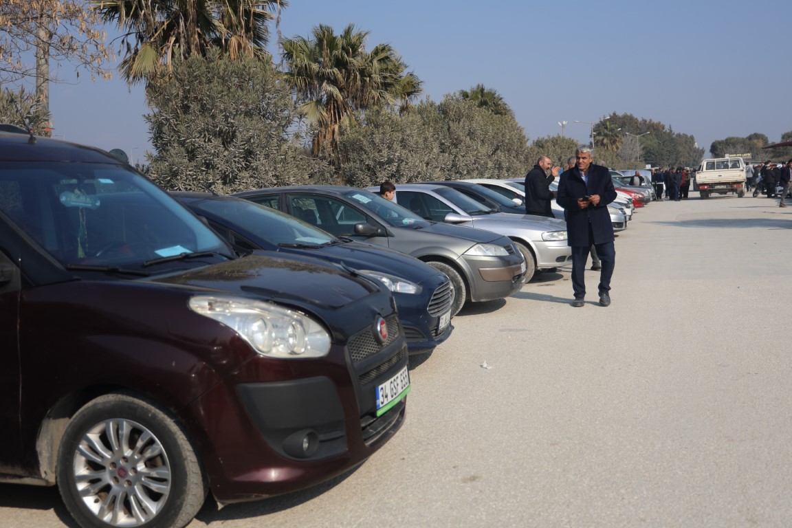 Suriyelilerin araçlarını piyasanın altında satmak istemeleri fiyatları düşürdü