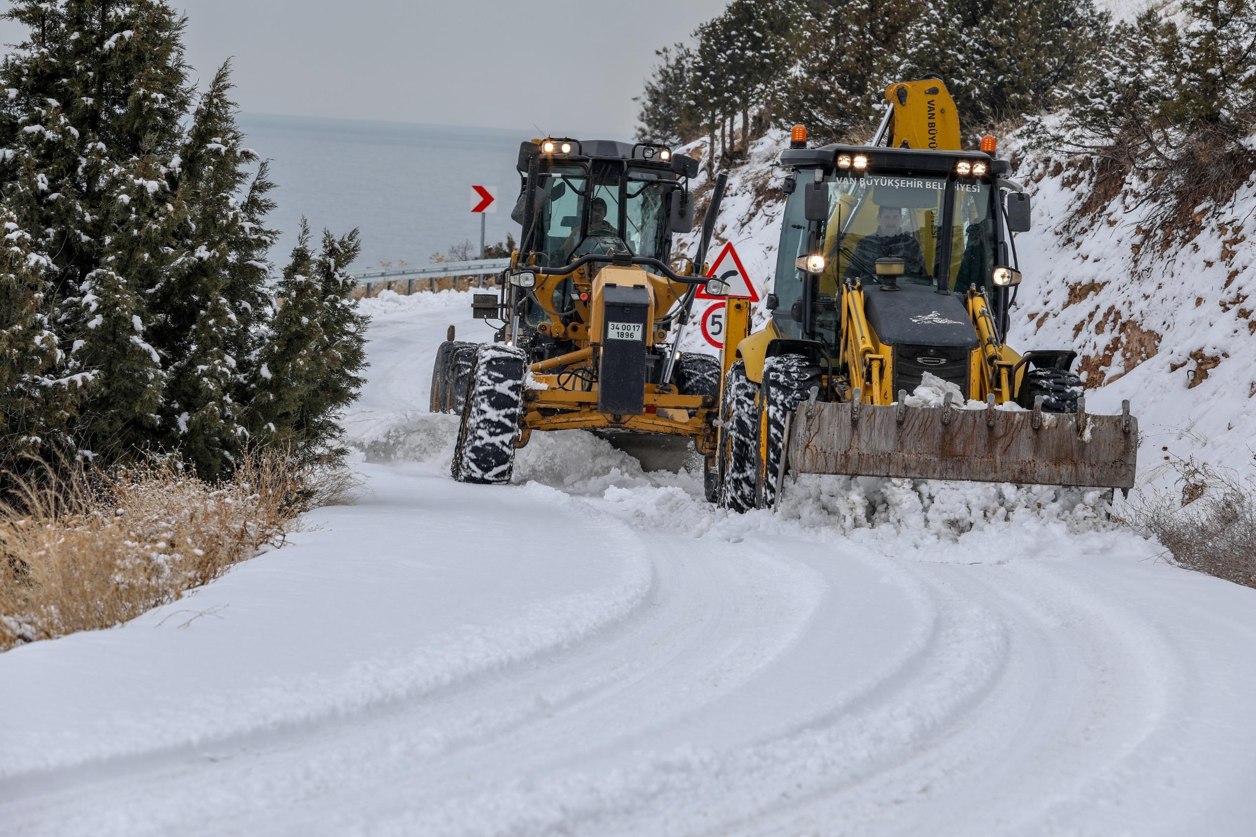 Van’da 30 yerleşim yeri yolu kapalı