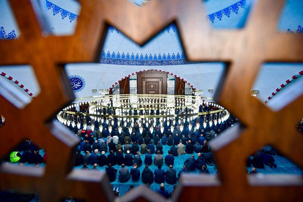 Van’da yapılan Tıbbiye Camii ve Külliyesi açıldı