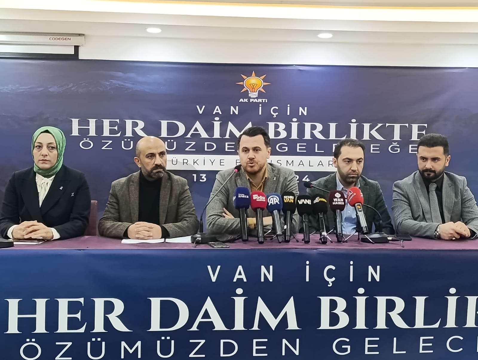 AK Parti Van İl Başkanı Güray: “Koltuklar gidicidir”
