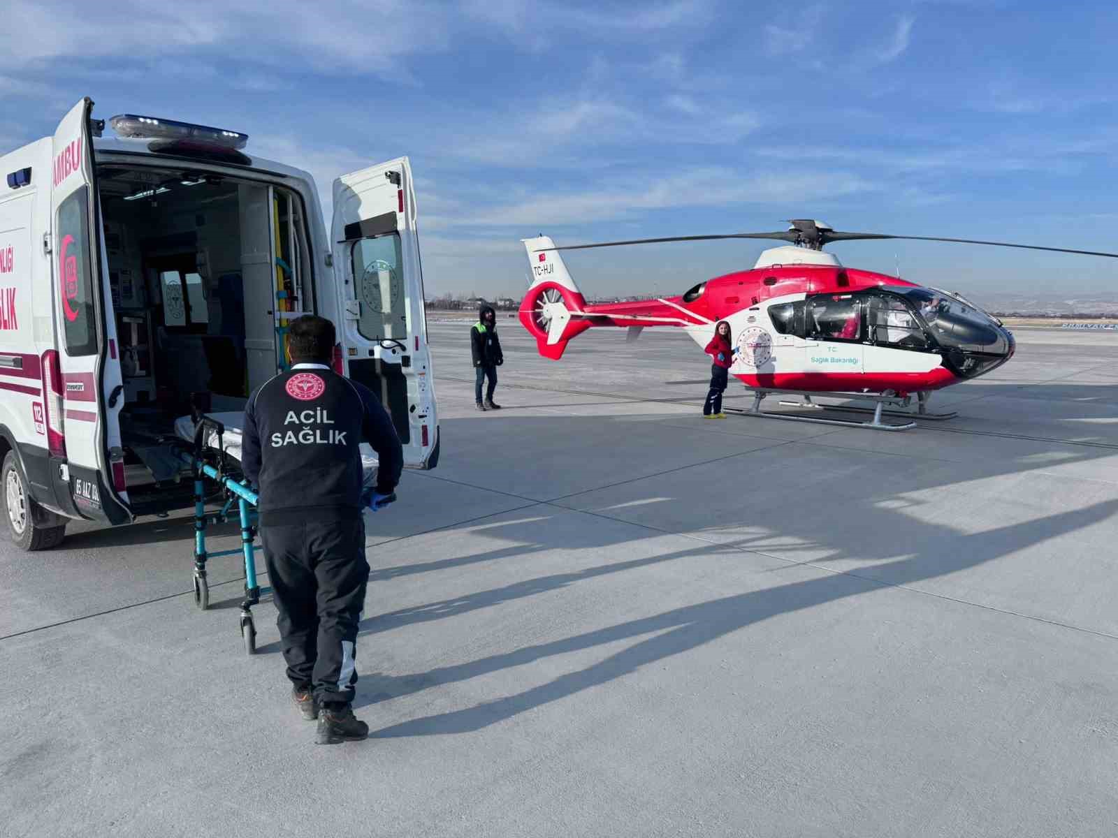 Göğüs Ağrısı Çeken Hasta, Ambulans Helikopterle Van’a Ulaştırıldı