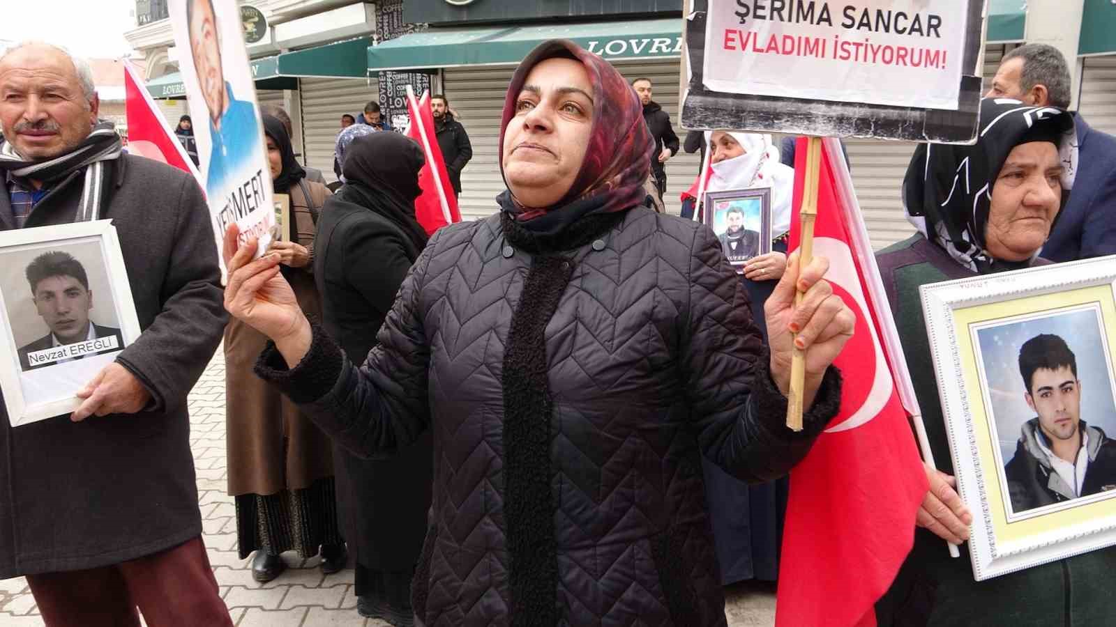 Anne Nazlı: “Çocuklarını, çocuklarımızın kanıyla okutuyorlar”