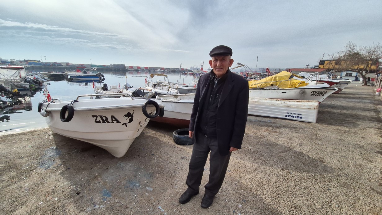70 yılını denizde geçirdi, limandan kopamıyor