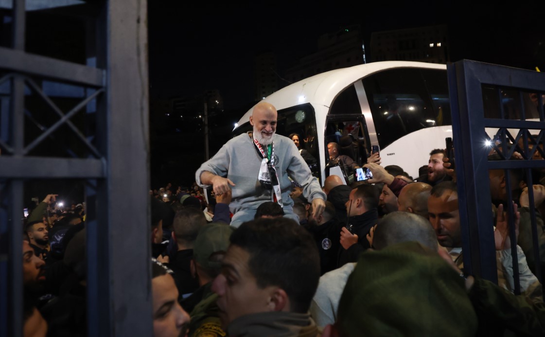 İsrail’in serbest bıraktığı Filistinli mahkûmlara coşkulu karşılama