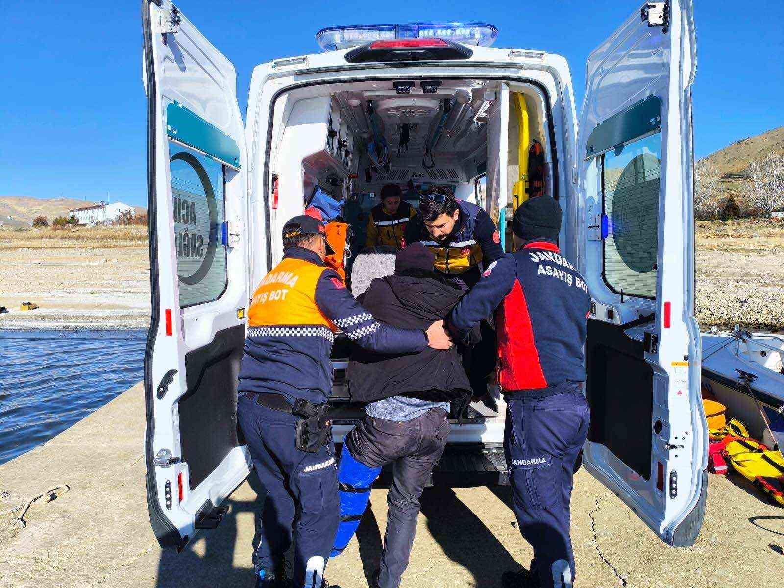 Balık tutarken kayalıktan düştü, imdadına jandarma ve 112 ekileri yetişti