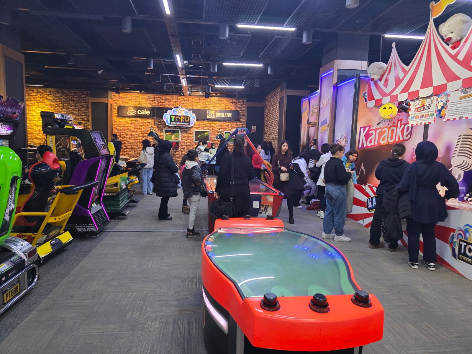 Karnelerini Alan Vanlı Minikler İçin şimdi Eğlence Zamanı