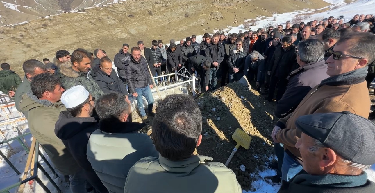 Kazada kaya parçasının isabet ettiği çocuk gözyaşları arasında toprağa verildi