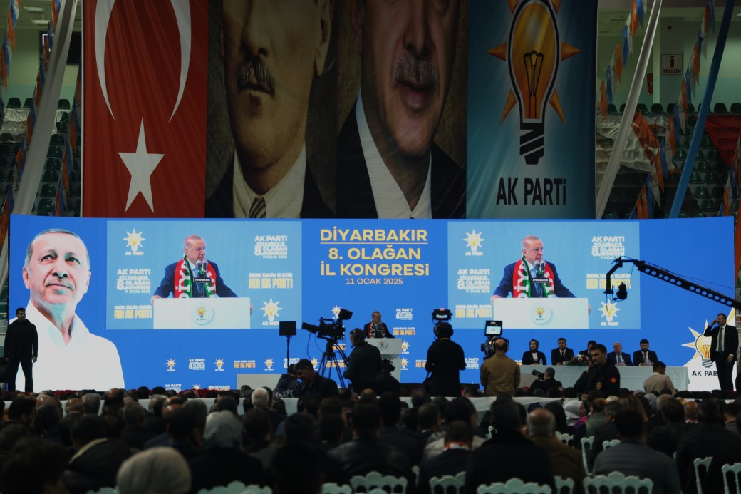 Cumhurbaşkanı Erdoğan Diyarbakır’da konuştu: “Terör örgütü kendini feshetmeli”