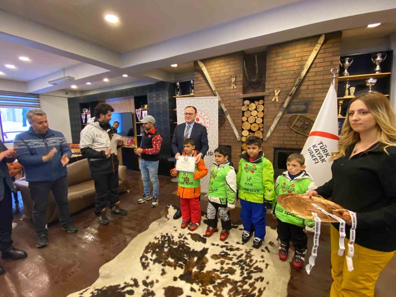 Yakutiye’de “Kar Tanesi” projesiyle öğrenciler kayak sporuyla buluşuyor