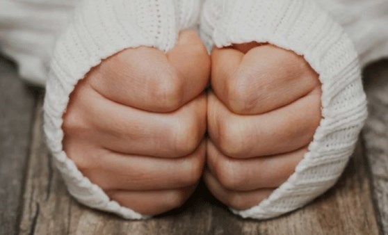 Elleriniz sürekli üşüyorsa bu habere dikkat!