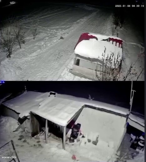 Erzurum’da meydana gelen deprem güvenlik kamerasına yansıdı