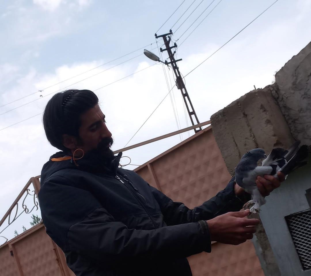 Güvercinlerini soğuktan korumak için soba yakıyor