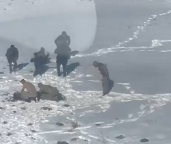 Gürpınar’da Hipotermi Geçiren Göçmen Genç, Helikopter Ambulansla Hastaneye Sevk Edildi