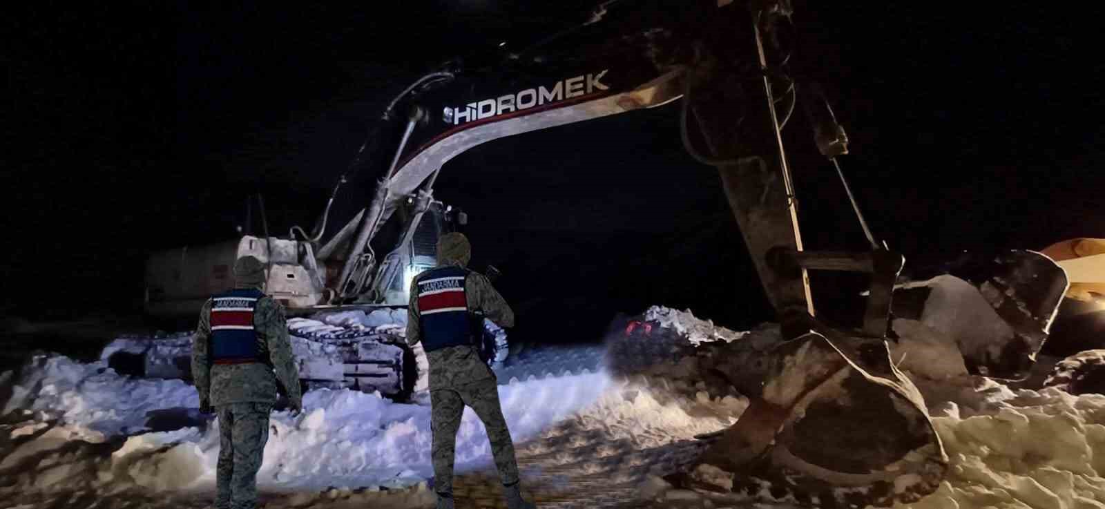 Kaçak kazı yaparken yakalandılar