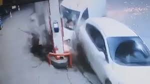 Akaryakıt istasyonunda korkutan kaza