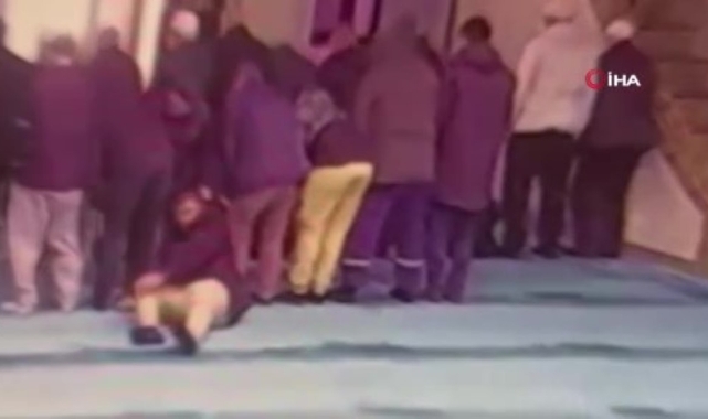 Camide namaz kılarken kalp krizi geçiren adam, hayatını kaybetti