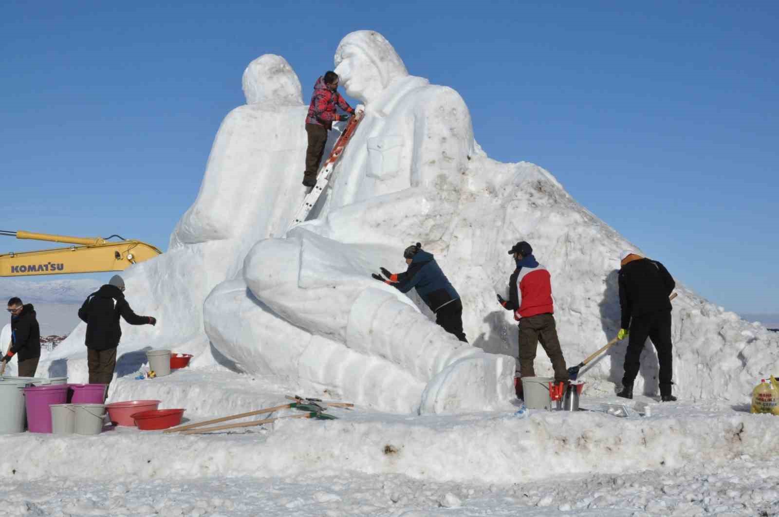Sarıkamış’ta yapılan kardan heykeller tamamlandı