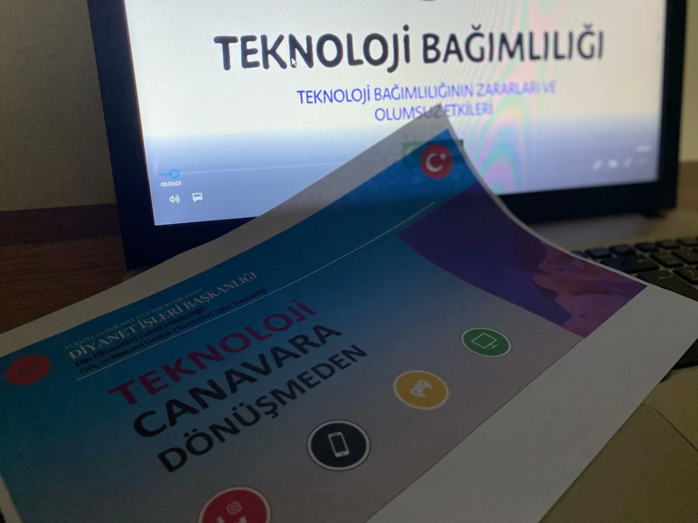 Gürpınar’da Teknoloji Bağımlılığı Semineri Düzenlendi