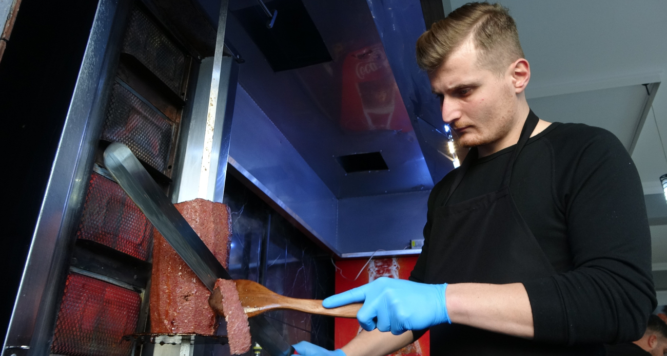 Motor ustasıydı, Doğu Karadeniz’in tek sucuk dönercisi oldu