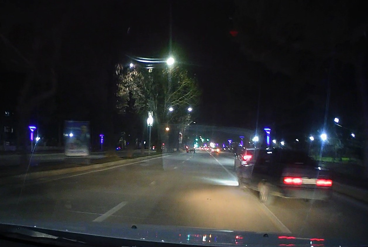 Trafikte makas atan sürücü kameralara yansıdı