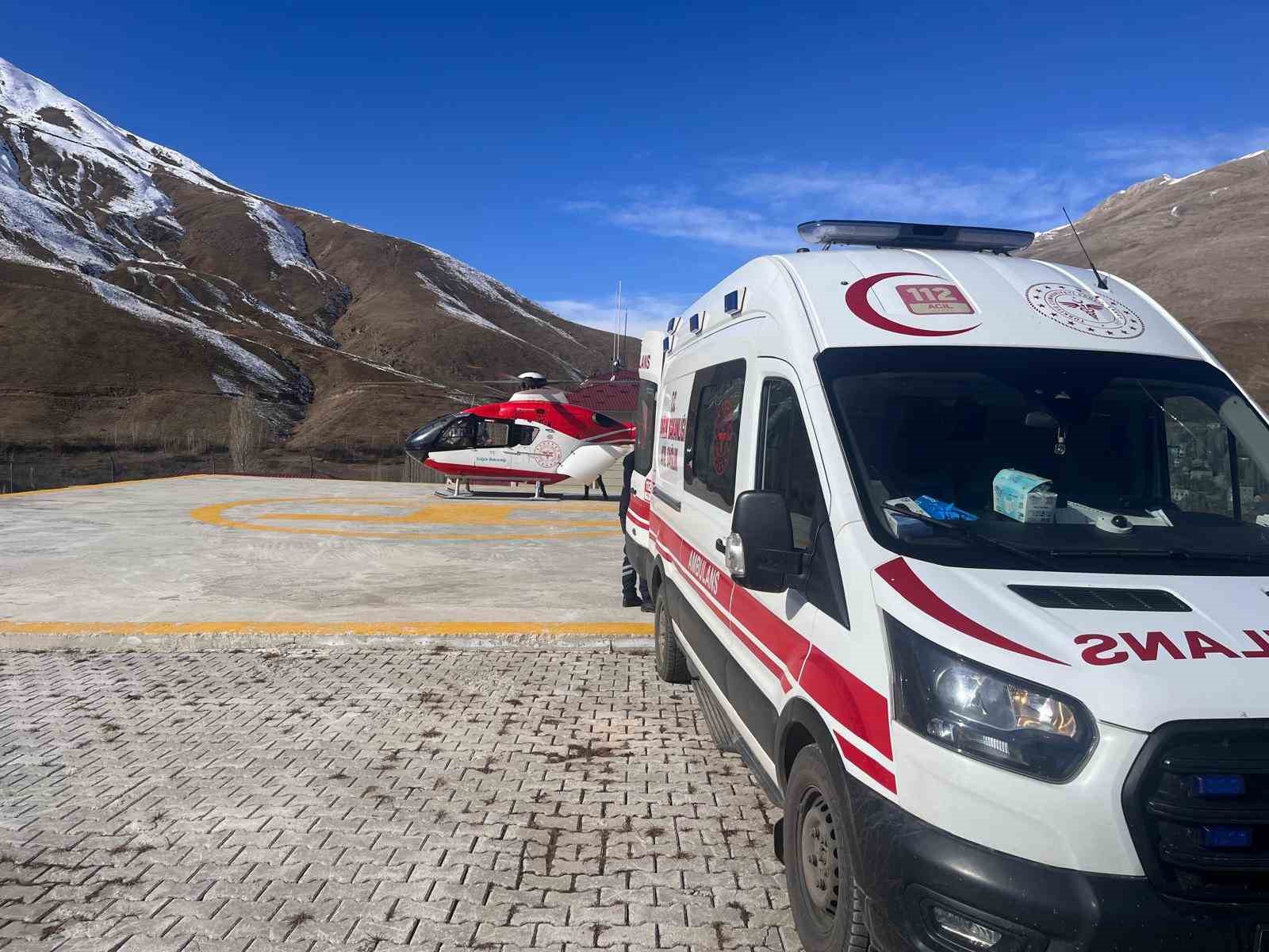 Van’da ambulans helikopter 2 kez Bahçesaray’a uçtu