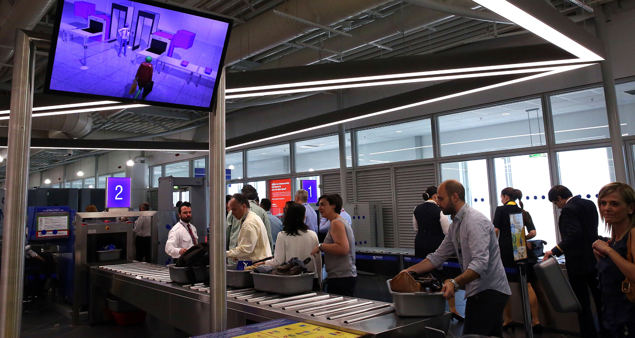 Havaalanında valiz çalan 2 kadın gözaltına alındı