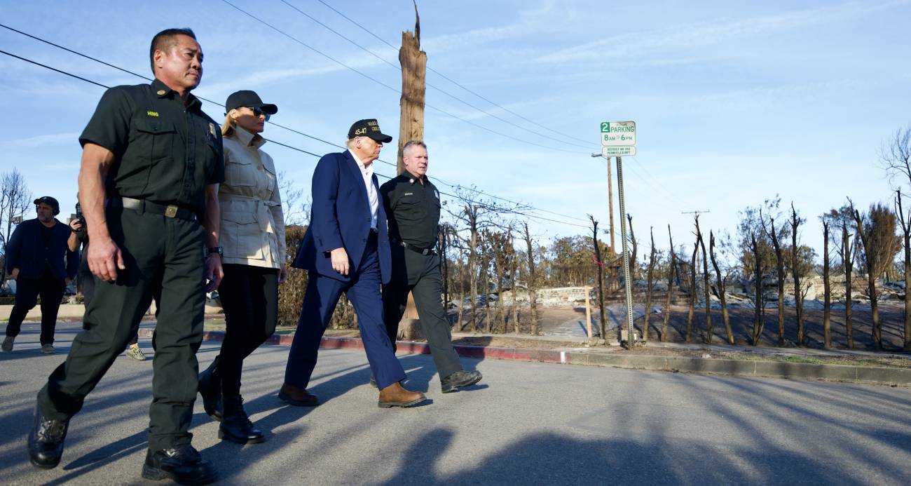 ABD Başkanı Trump, yangınlardan büyük zarar gören Los Angeles’ı ziyaret etti