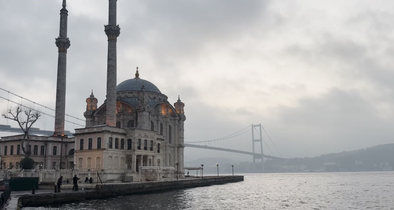 İstanbul Boğazı’nda sis etkili oluyor