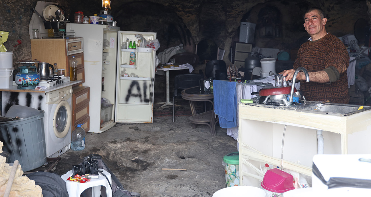 2 yıldır mağarada yaşıyor
