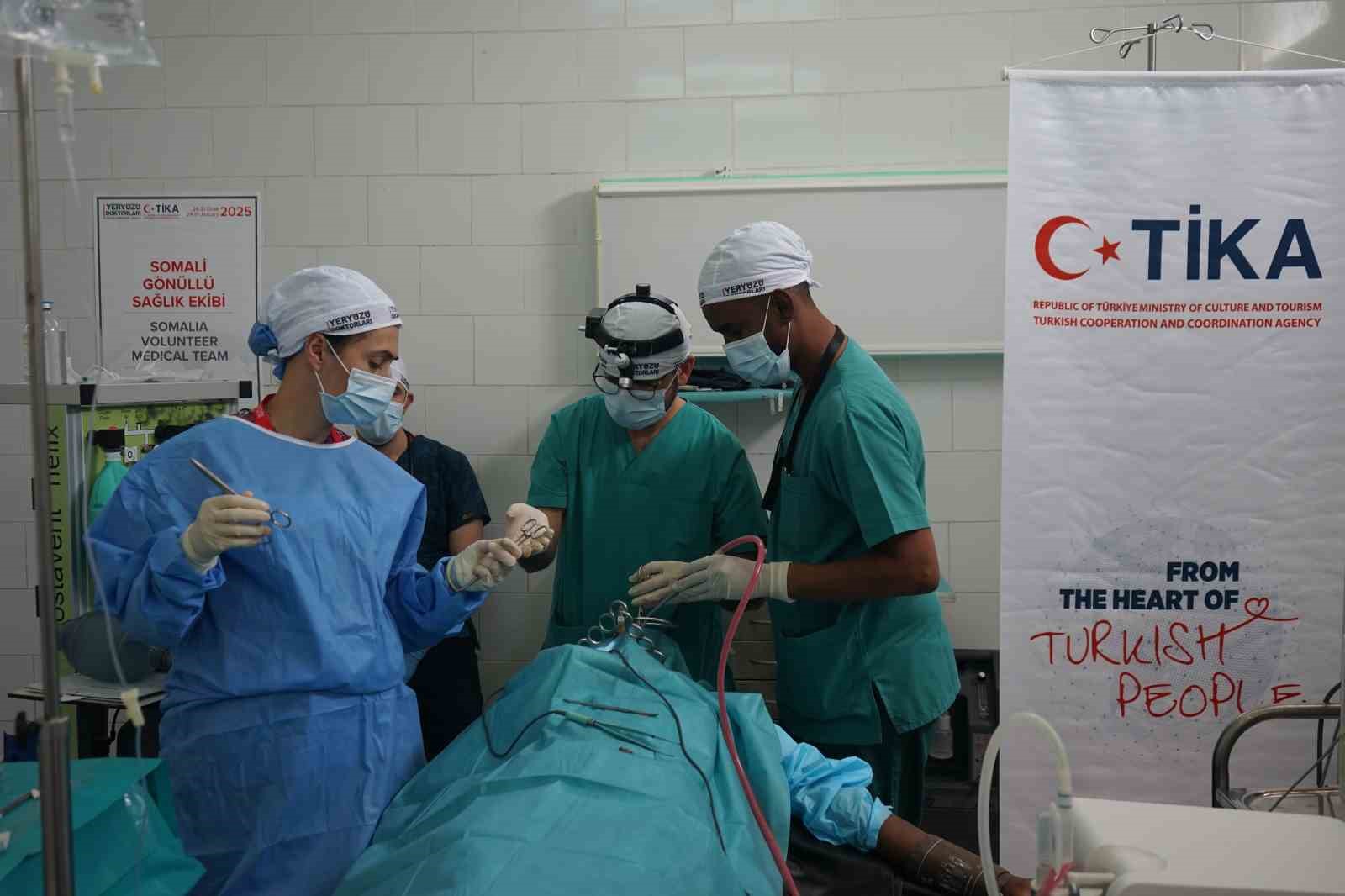 TİKA ve Yeryüzü Doktorları iş birliğiyle Somali’de “cerrahi kampı” düzenlendi
