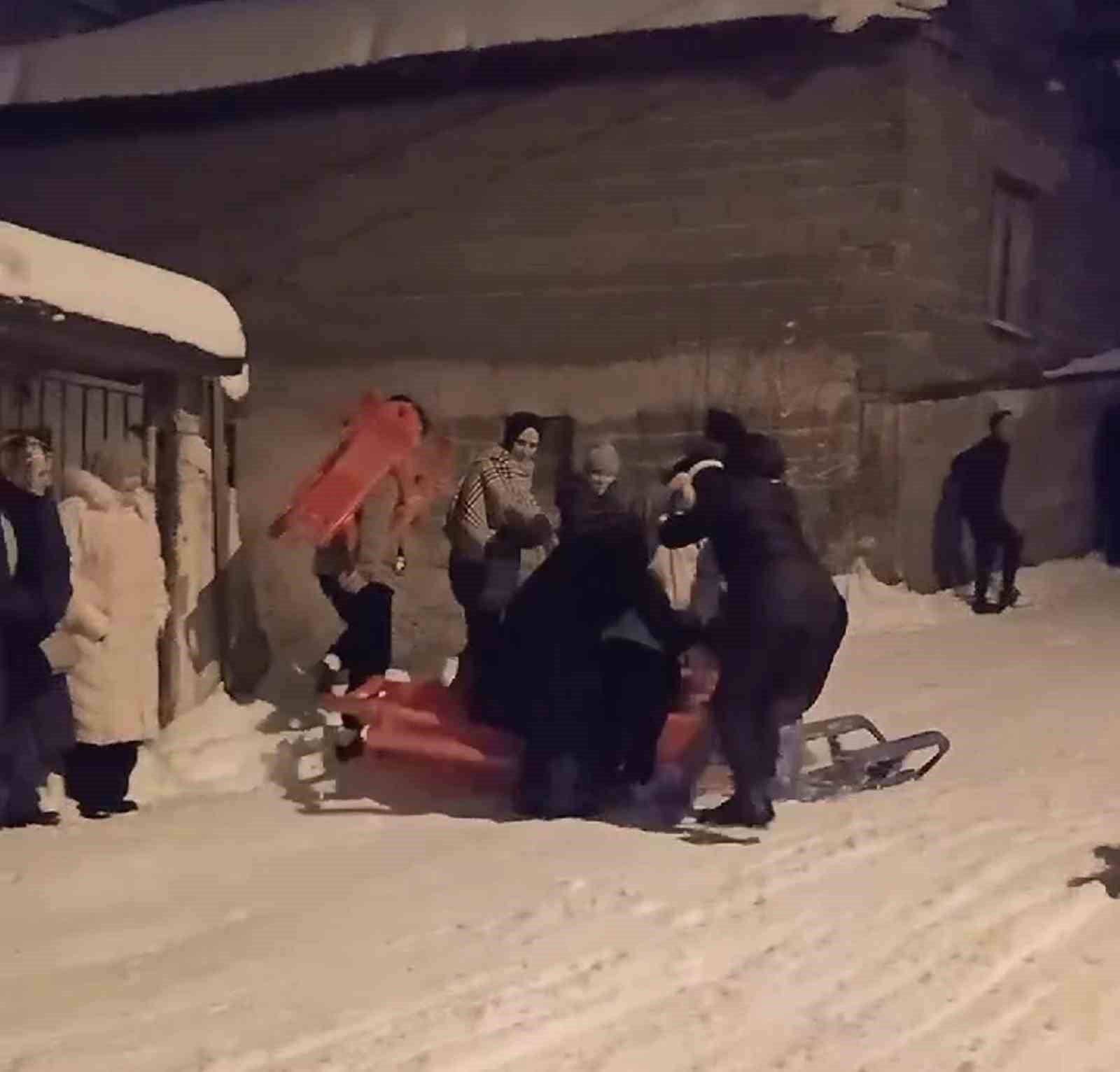 Kızağını alan bu yokuşa koştu