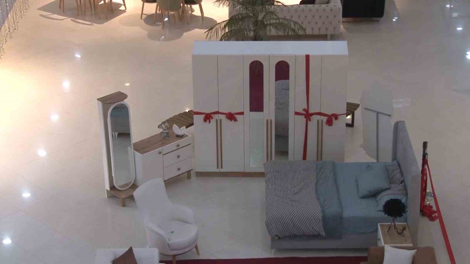 Yeni evlenecek gençlere yönelik hazırlanan evlilik kredisine esnaftan destek