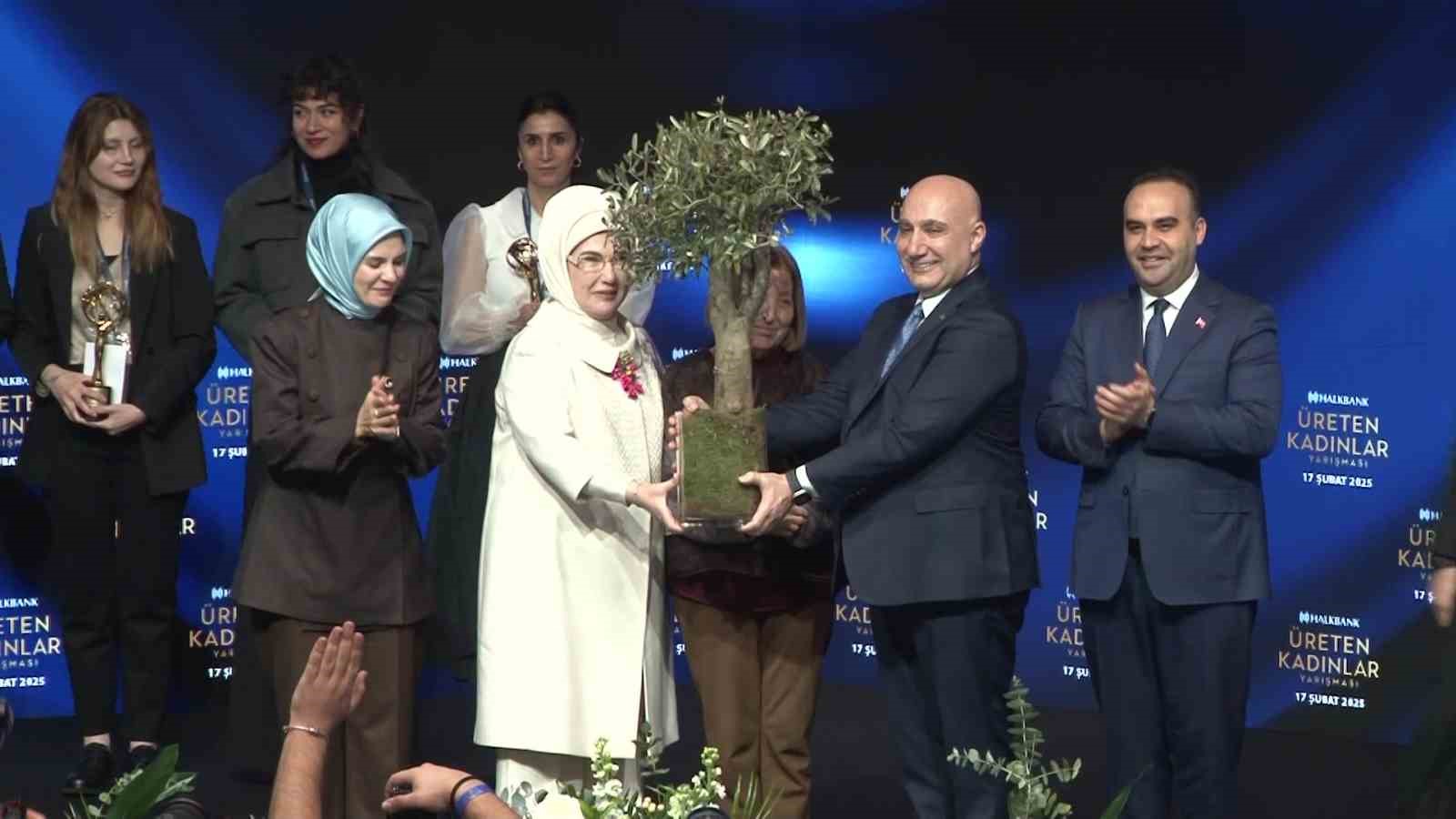 Emine Erdoğan: “2028 yılında kadın istihdam oranını yüzde 36,2’ye yükseltmeyi hedefliyoruz”