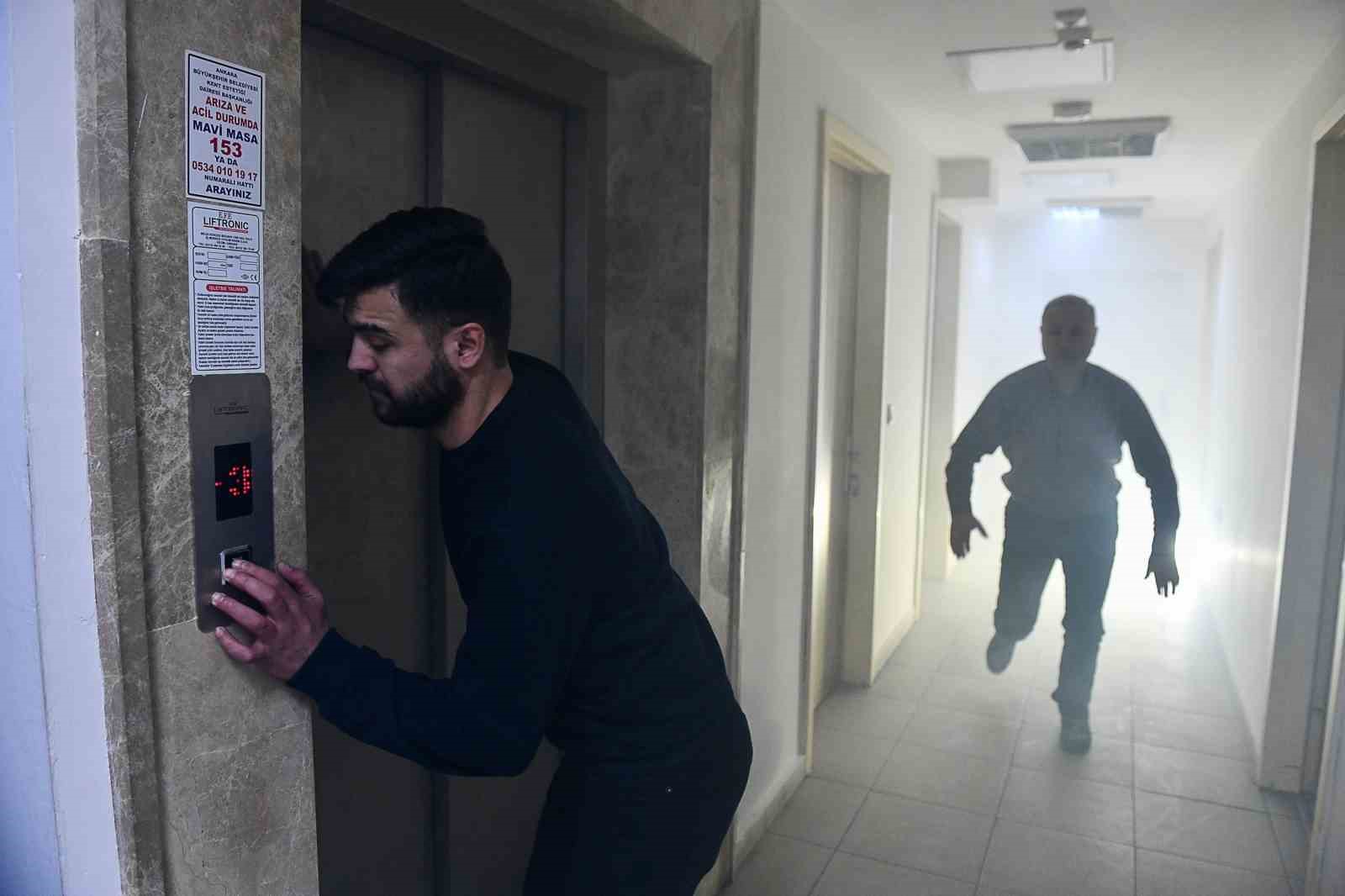 “Yangın merdivenlerini amacı dışında kullanmayın”