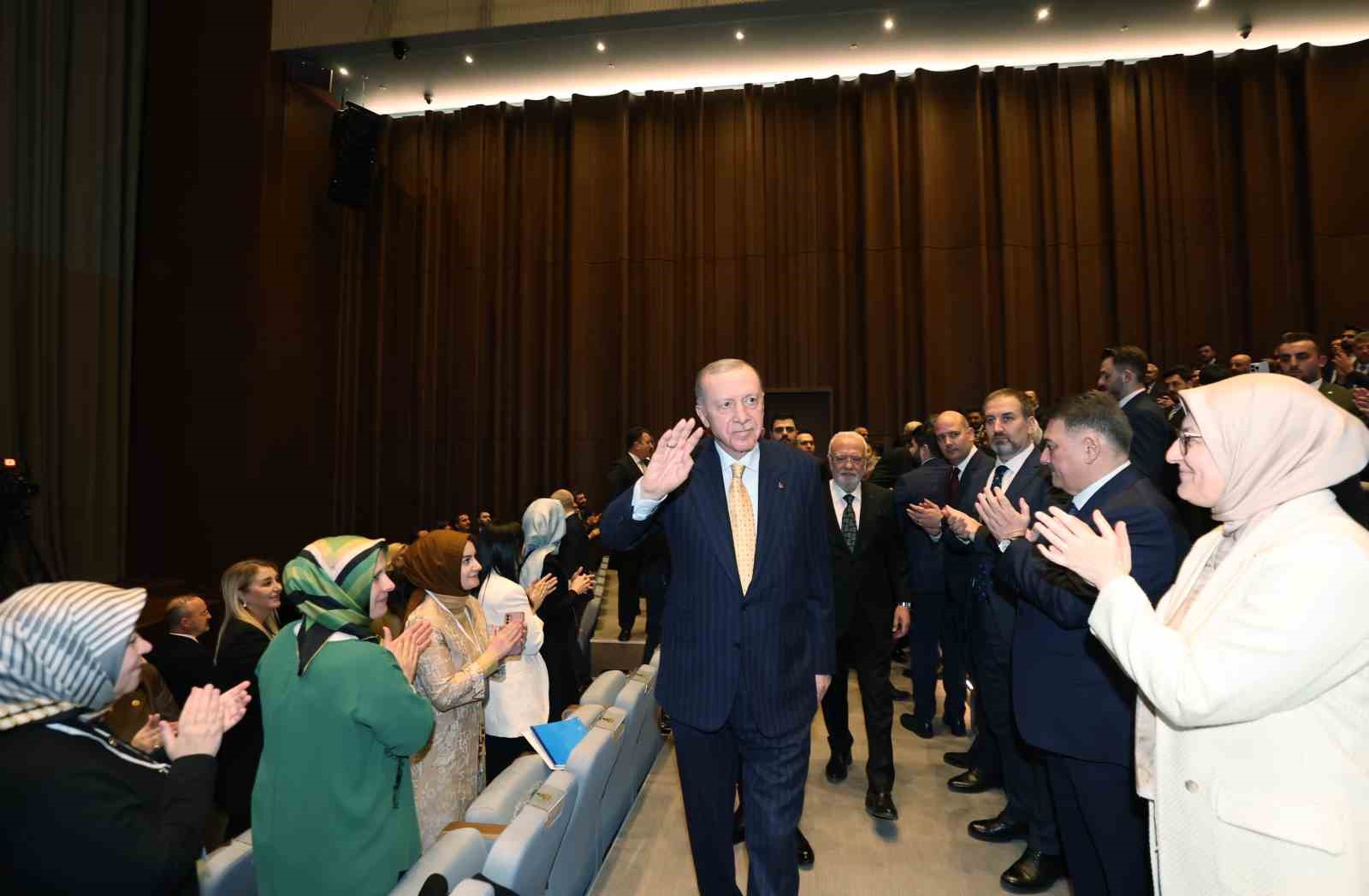 Cumhurbaşkanı Erdoğan: “Sayın Özel, başkomutan olarak sana sesleniyorum ayağını denk al”