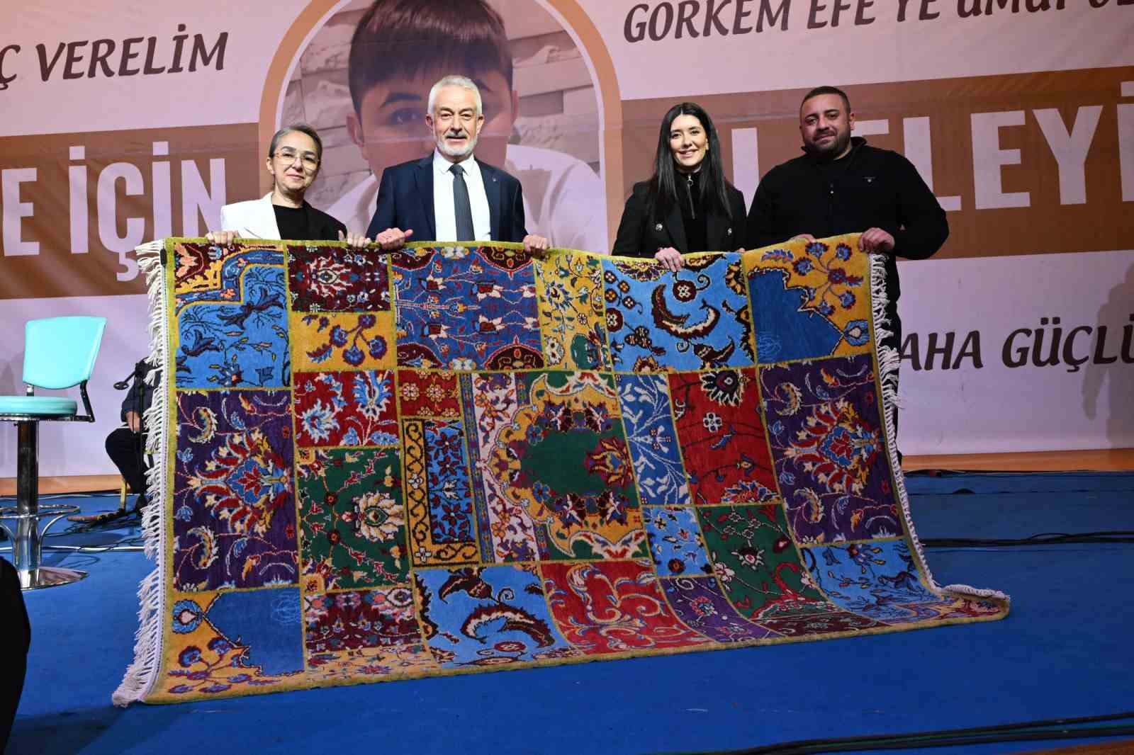 Isparta’da DMD kas hastası genç için düzenlenen yardım gecesinde rekor bağış