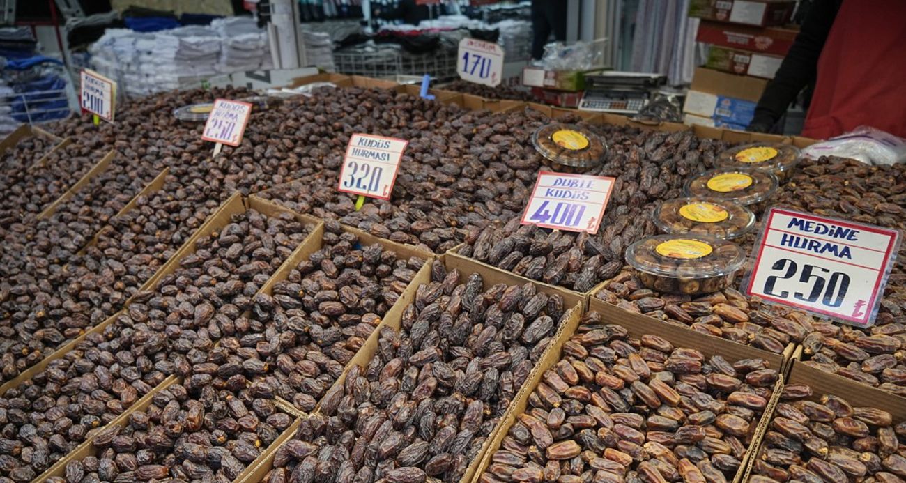 Ramazan ayının vazgeçilmezi hurma tezgâhlarda yerini aldı
