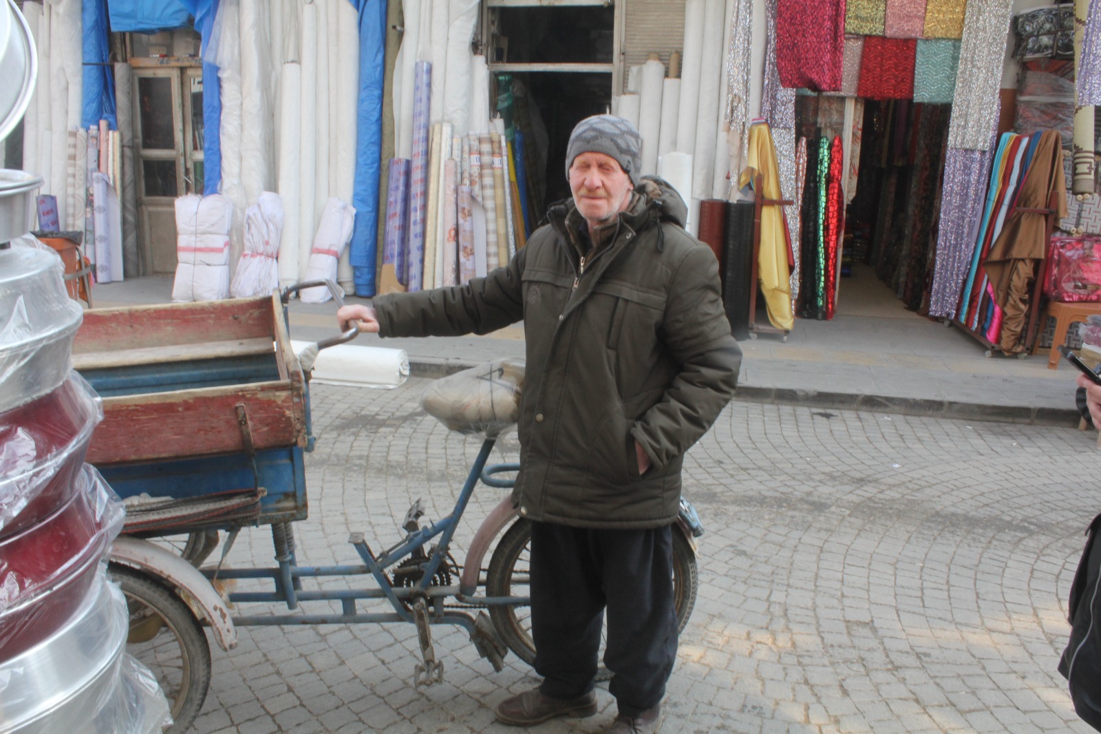 3 Tekerlekli Bisikleti ile 7 Nüfusa Bakıyor