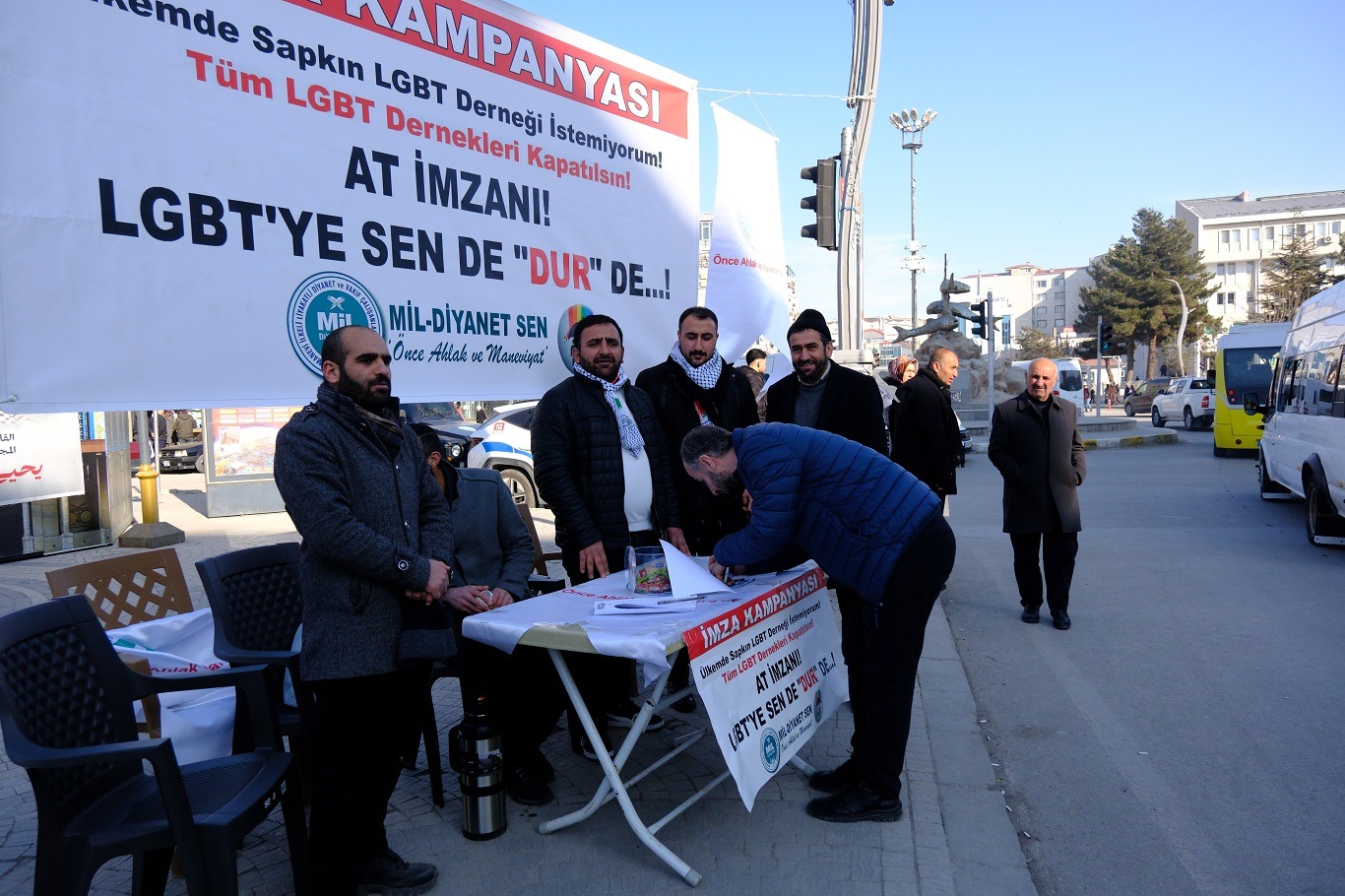 Van’da LGBT Derneklerinin Kapatılması İçin İmza Kampanyası
