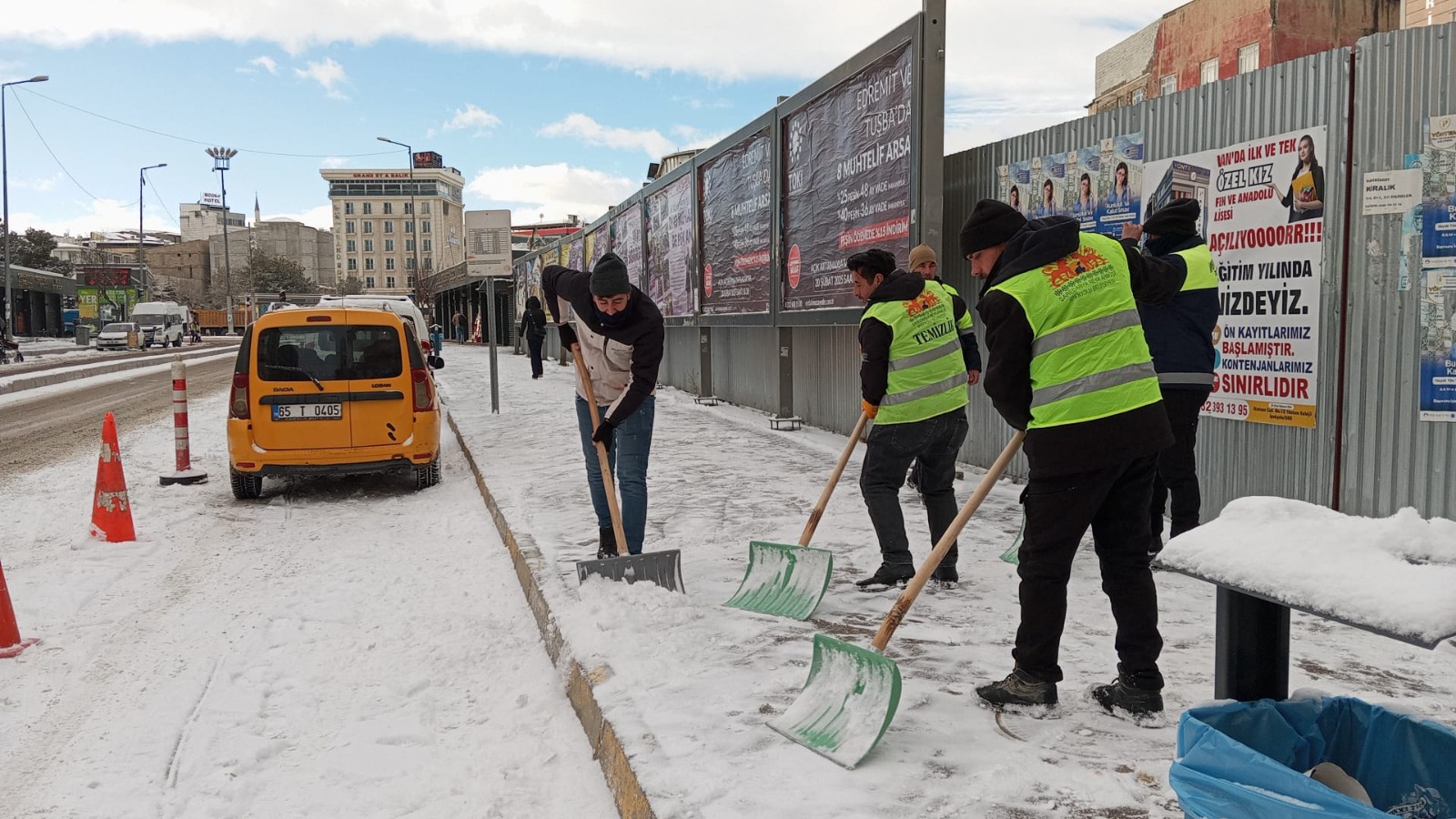 İpekyolu’nda kar temizleme çalışmaları sürüyor