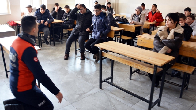 AFAD’dan Öğrencilere Deprem, Öğretmenlere Yangın Eğitimi