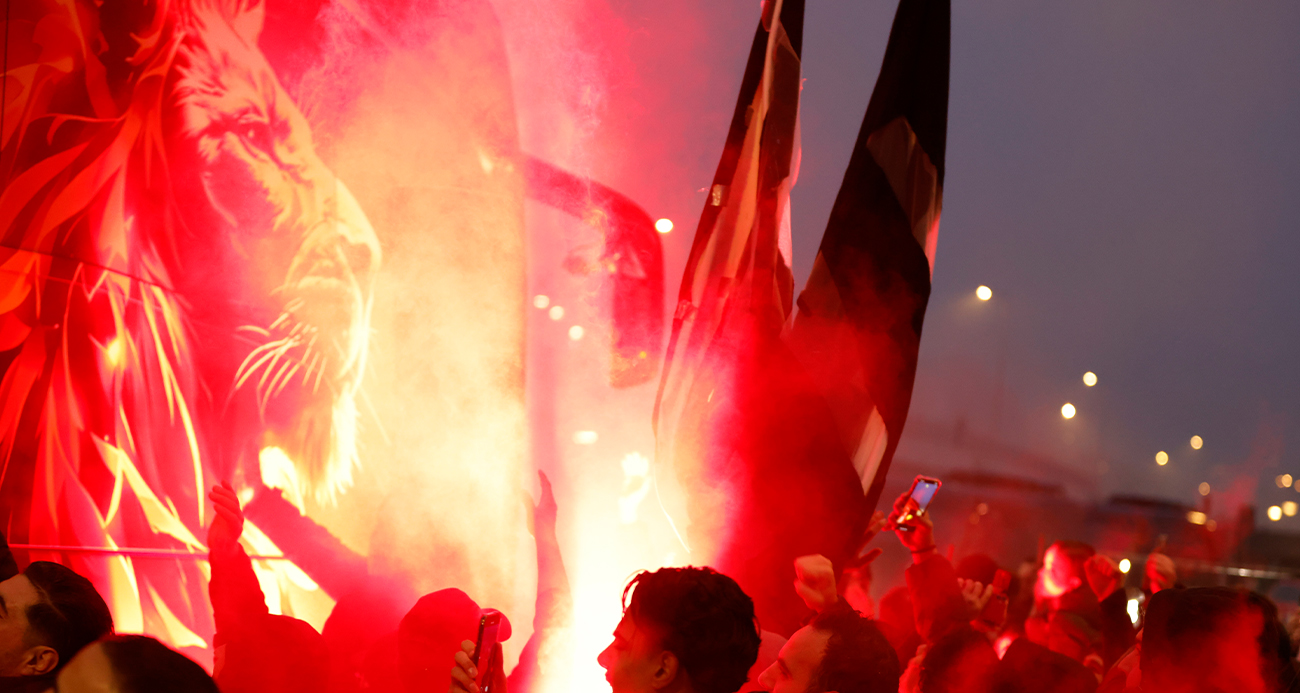 Galatasaray’a Amsterdam’da coşkulu karşılama