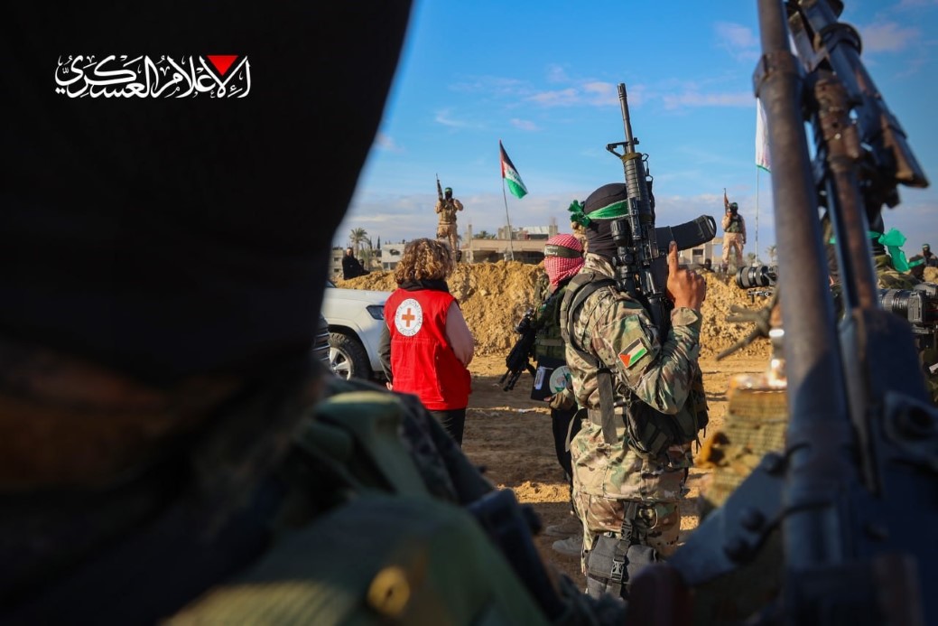 Hamas, 2 İsrailli esiri Kızılhaç’a teslim ederek serbest bıraktı