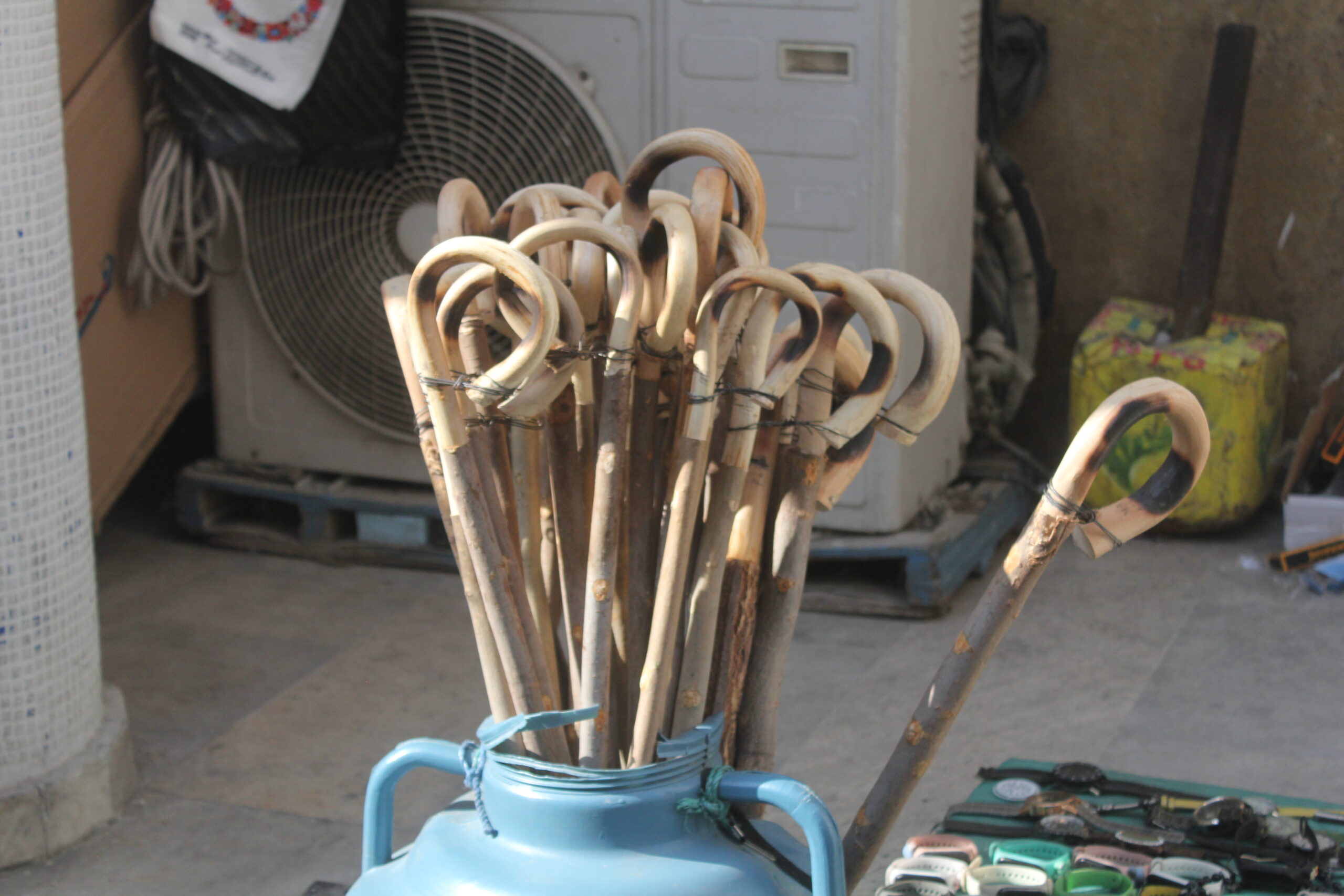 Yaptığı Bastonlarla Ev Geçindiriyor