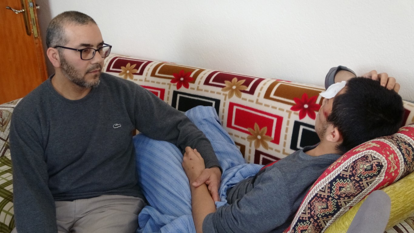 Başıboş köpeklerden kaçan çocuk, ölümden döndü